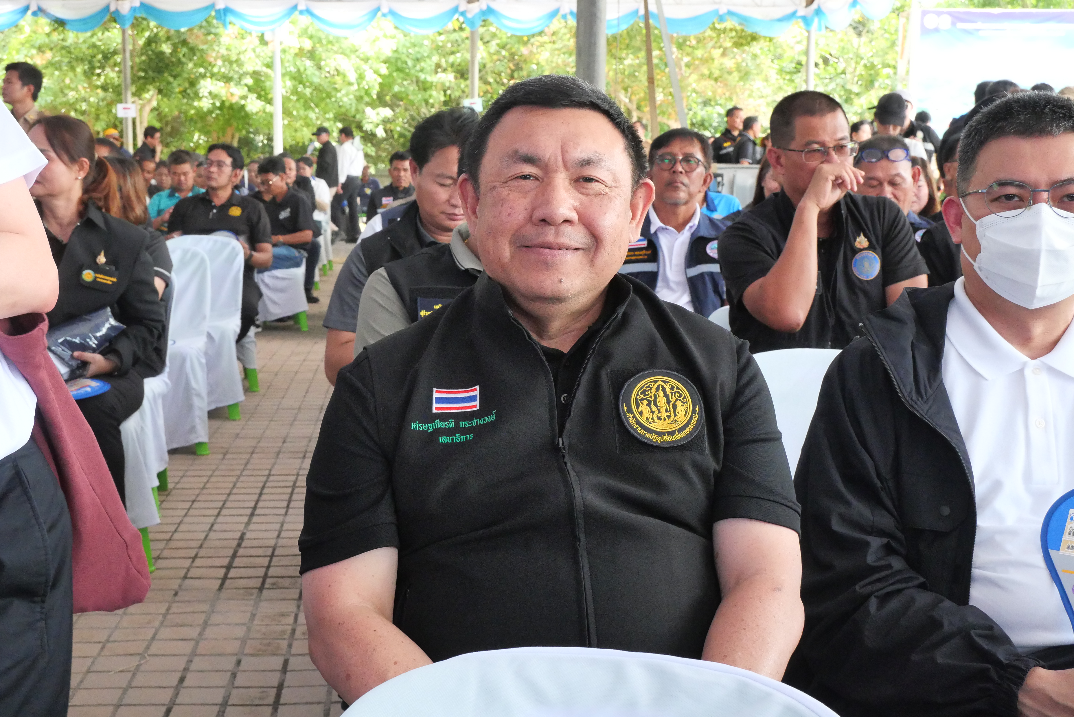 title - เลขาธิการ ส.ป.ก. พร้อมคณะ ร่วมลงพื้นที่กับคณะนายกรัฐมนตรี ติดตามการบริหารจัดการน้ำ เพิ่มศักยภาพระบายน้ำ ลดเสี่ยงน้ำท่วมหาดใหญ่ 
